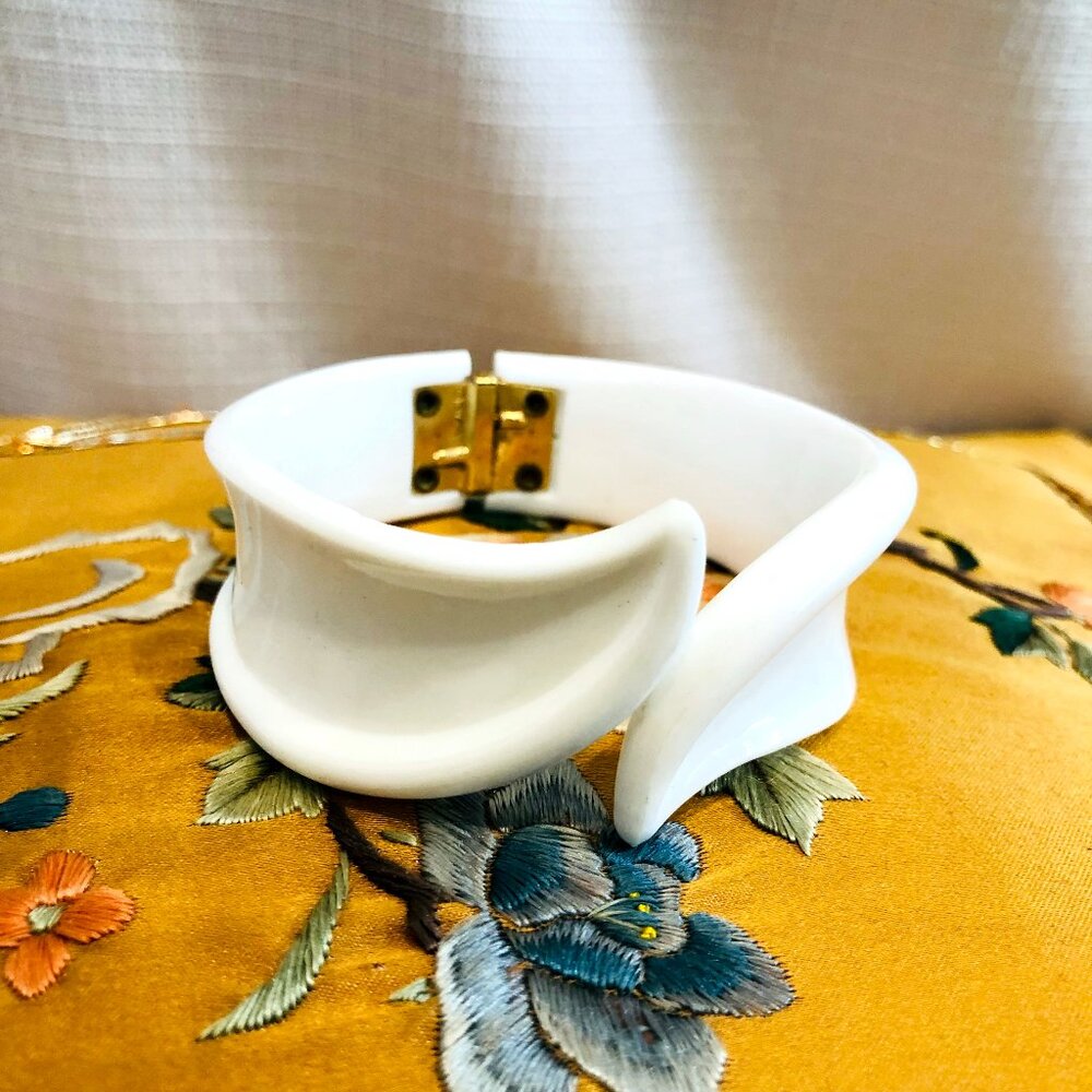 Vintage 1960s Trifari Clamp Bracelet in White Plastic